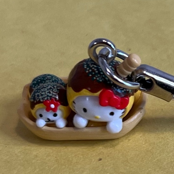 Vintage Hello Kitty　Local Netsuke "Osaka Takoyaki & Kagawa Udon" - Picture 8 of 8
